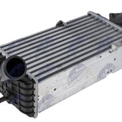 Intercooler, chladič plniaceho vzduchu HYUNDAI ACCENT (RB) (11-), ELANTRA (MD/UD) (10-), I20 (PB) (09-), I30 (GD) (12-), VERNA (RB) (11-), KIA CEE'D (JD) (12-), RIO III (UB) (11-), SOUL I (AM) (09-) 1.1 CRDI, 1.4 CRDI, 1.6 CRDI